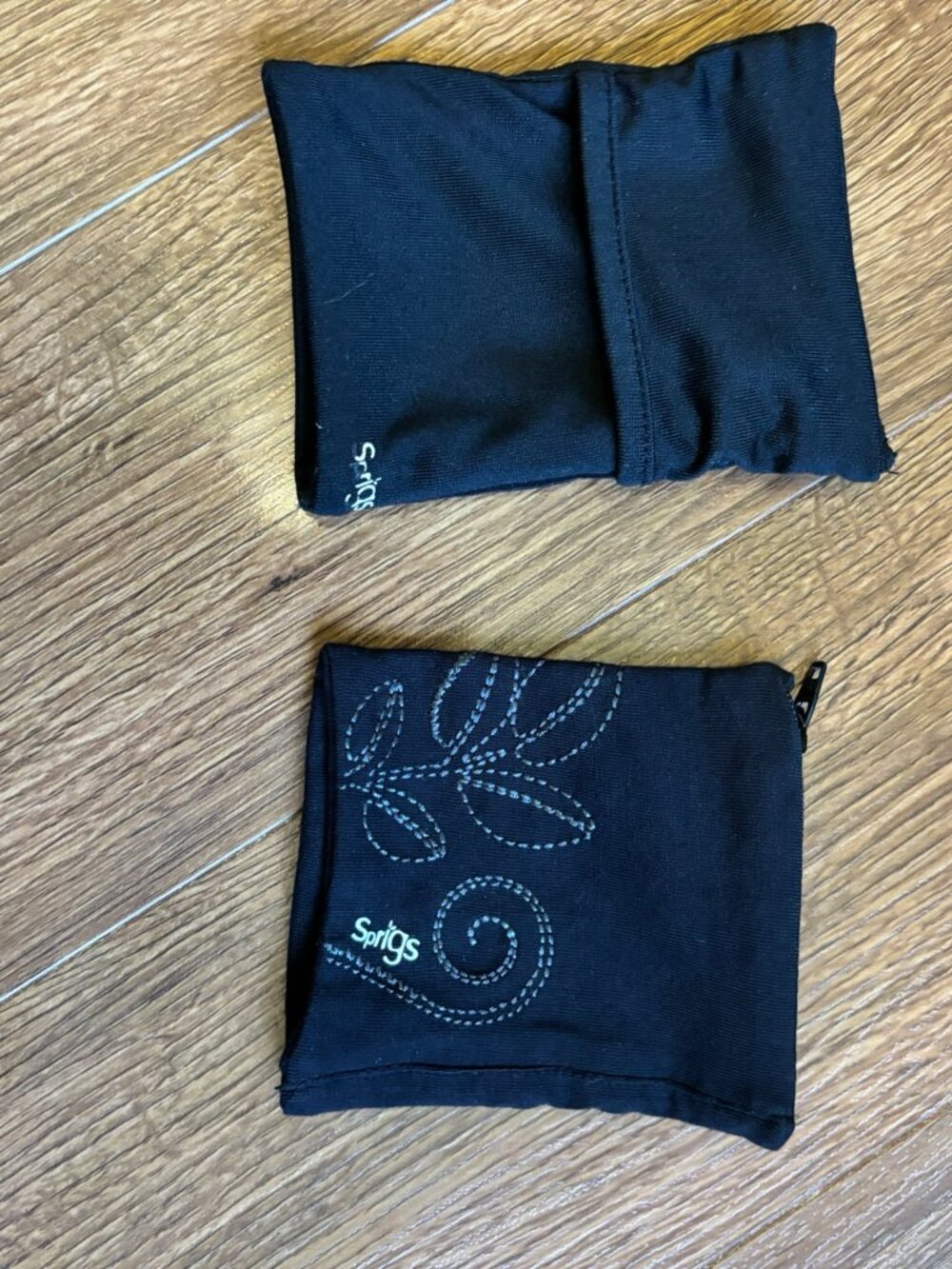 Sprigs Bangees Wrist Wallets Set of 2 Black Flower Travel Discreet Safety Zipper